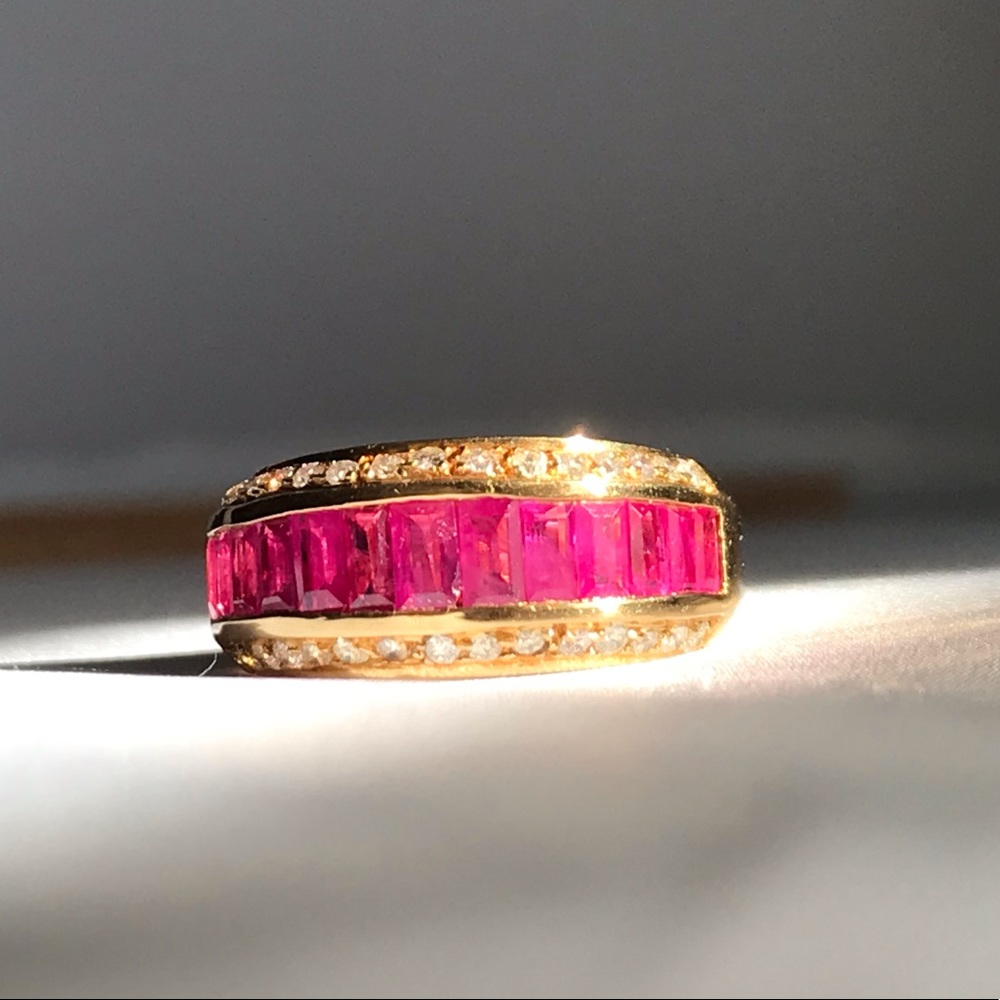 18K Ruby & Diamond Ring - Picture 15 of 16